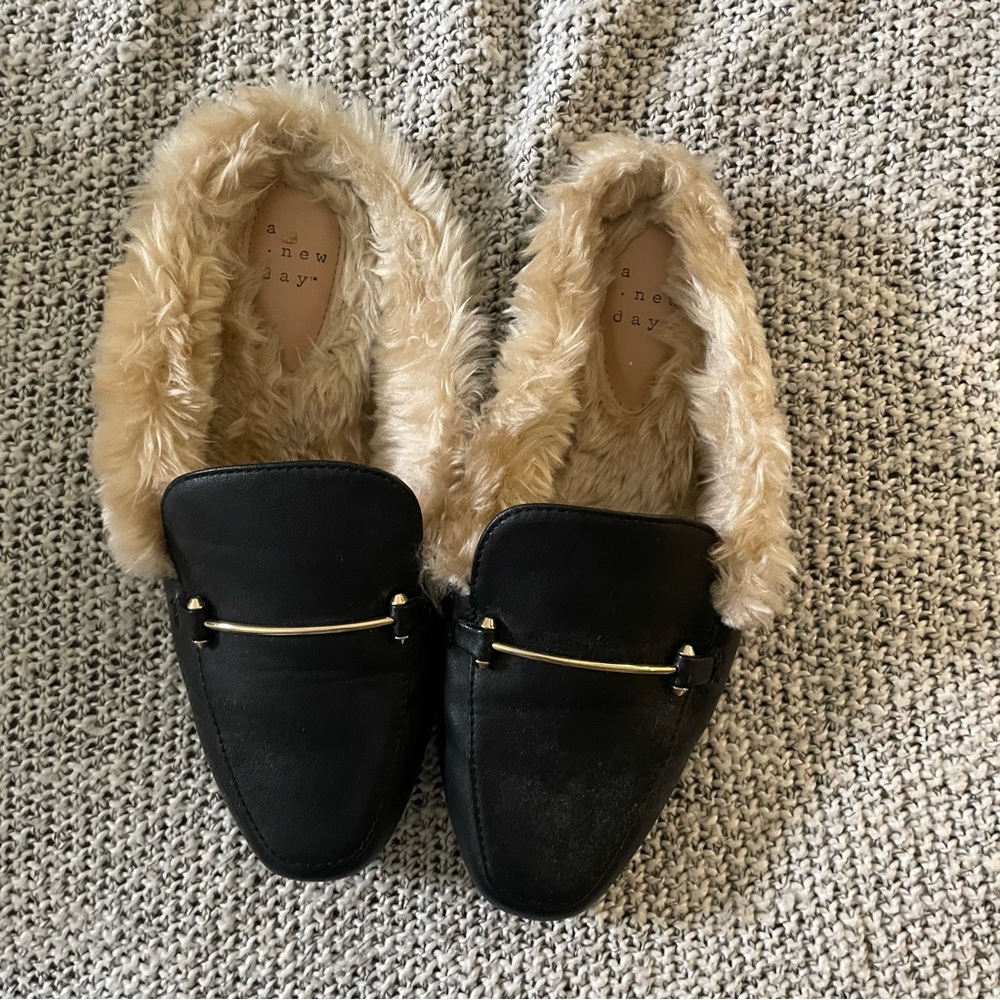 Women’s faux fur loafers